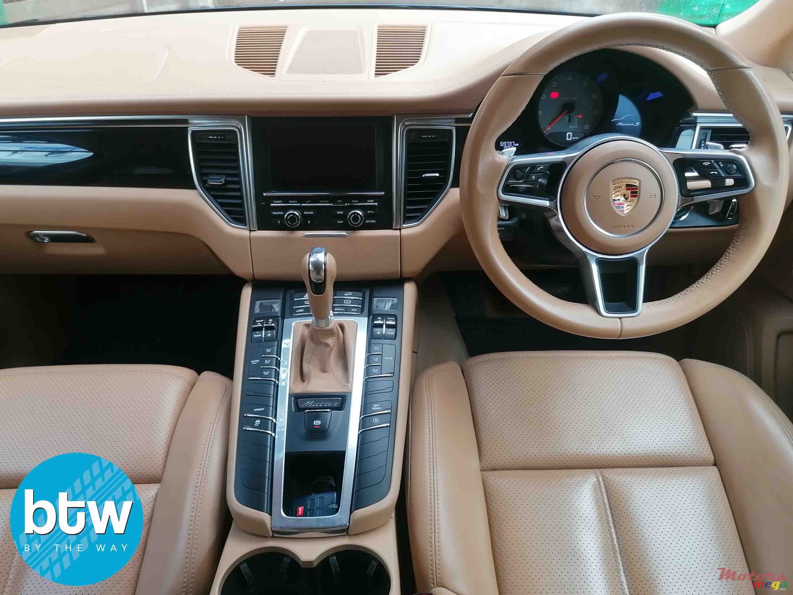 2016' Porsche Macan photo #6