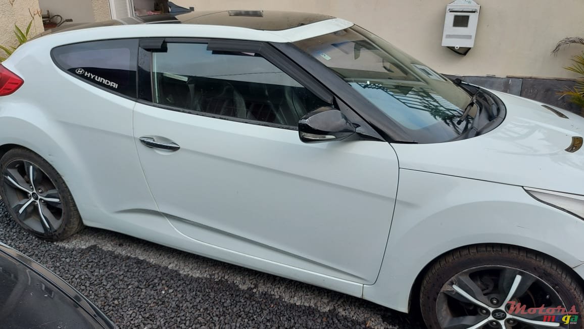 2012' Hyundai Veloster Full Option photo #3