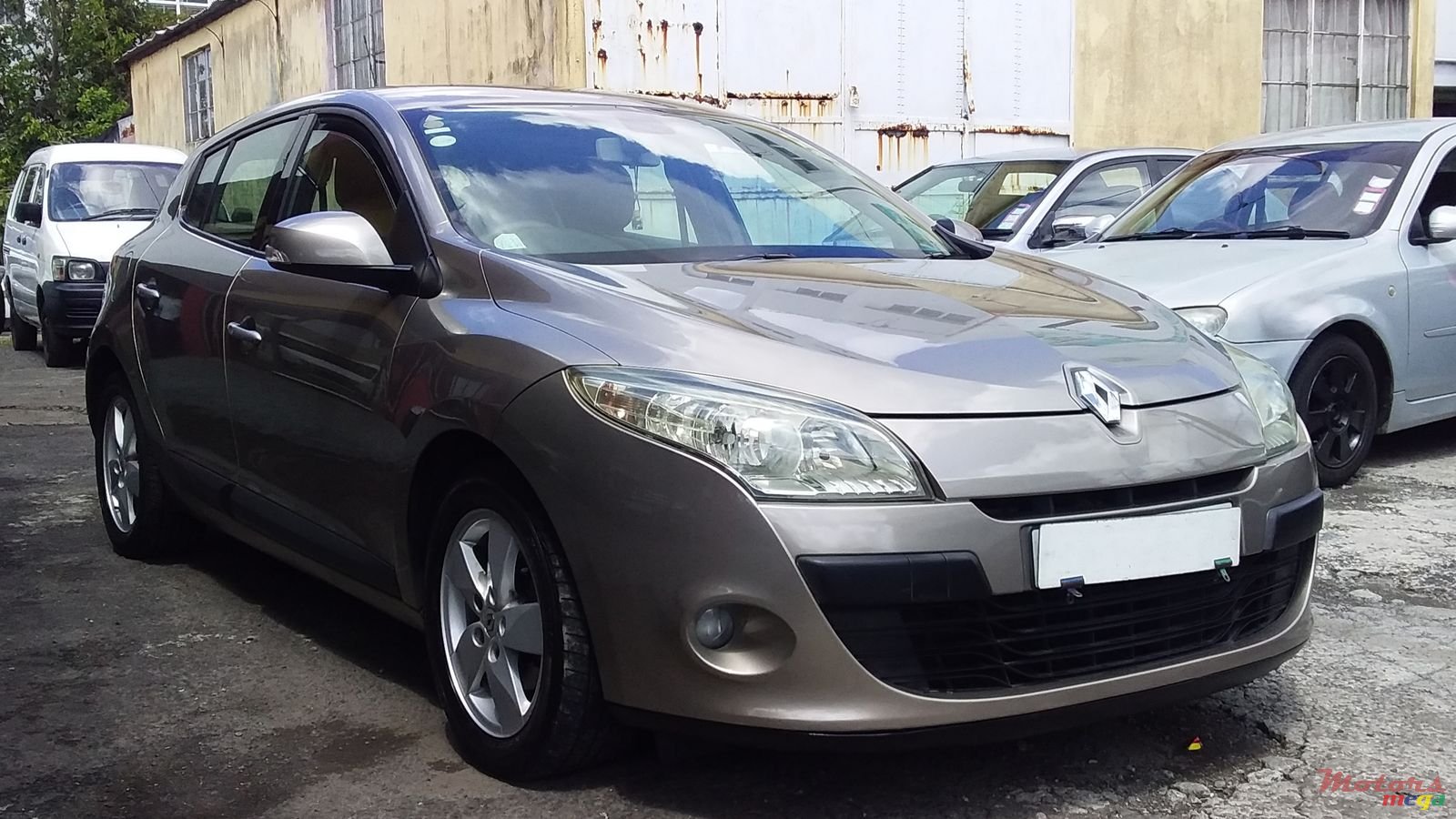 2009' Renault Megane photo #1