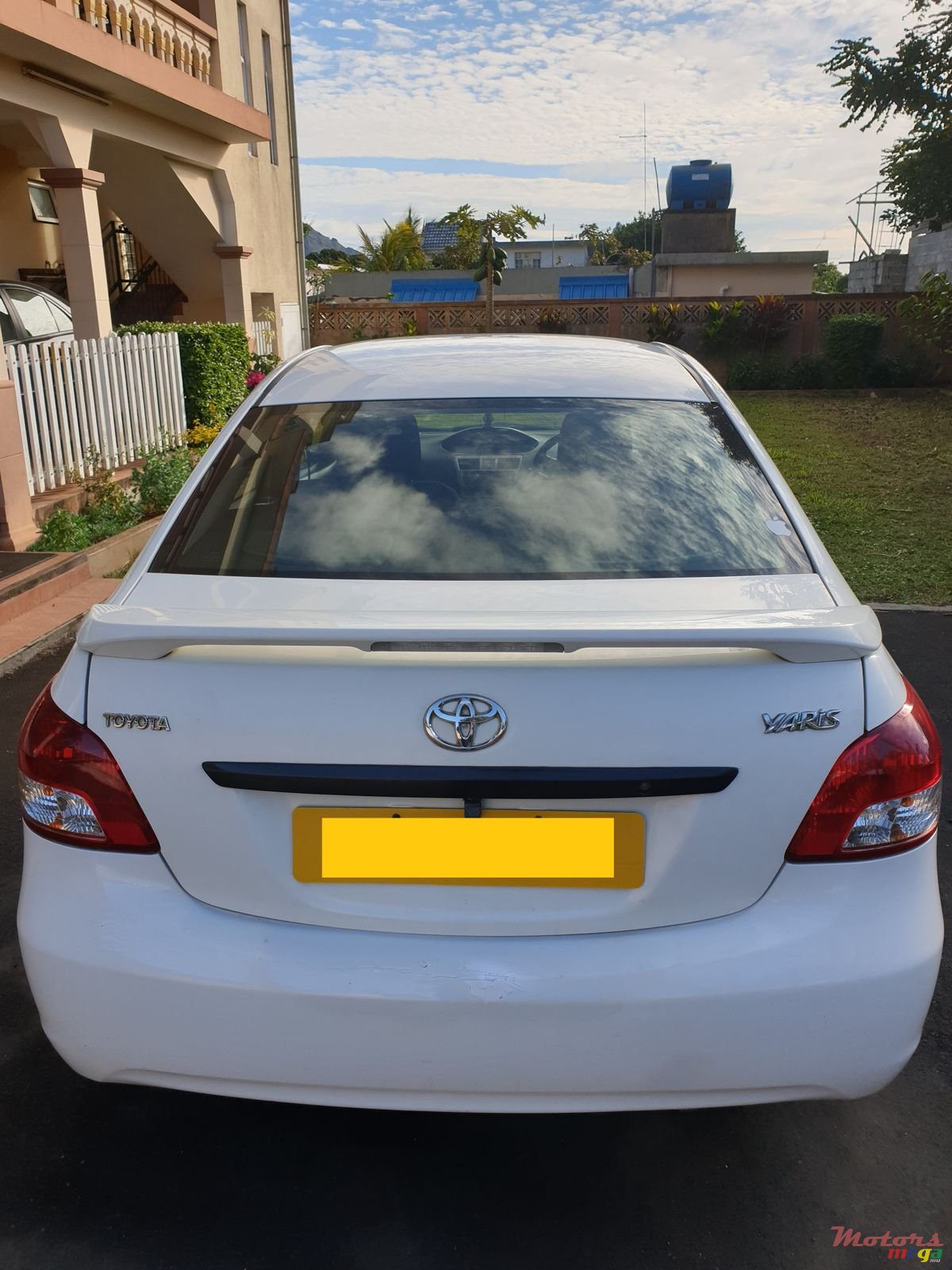 2010' Toyota Yaris photo #2