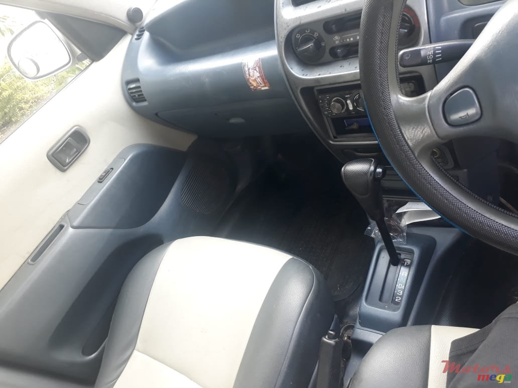 2001' Toyota photo #3