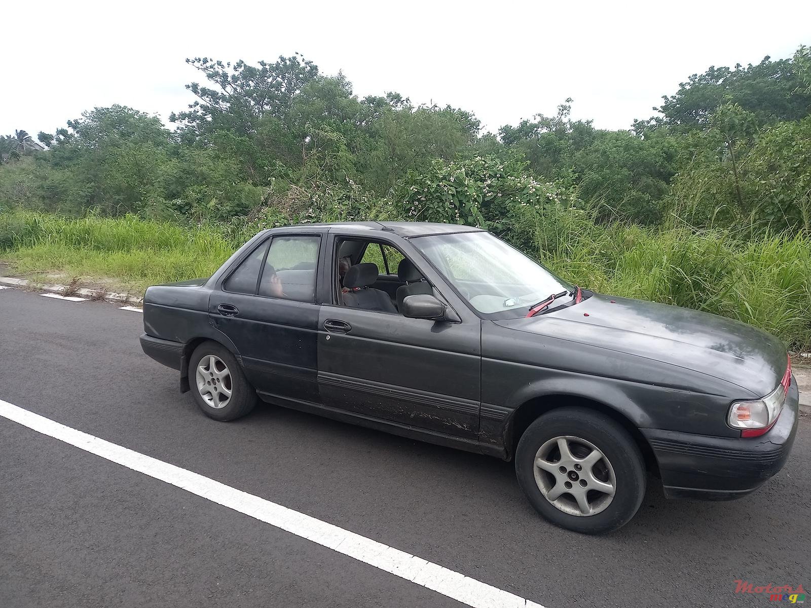 1992' Nissan Sunny photo #2