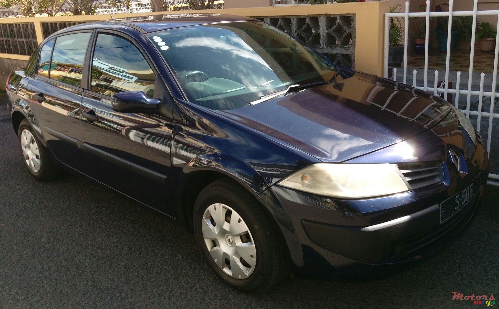 2007' Renault Megane photo #1