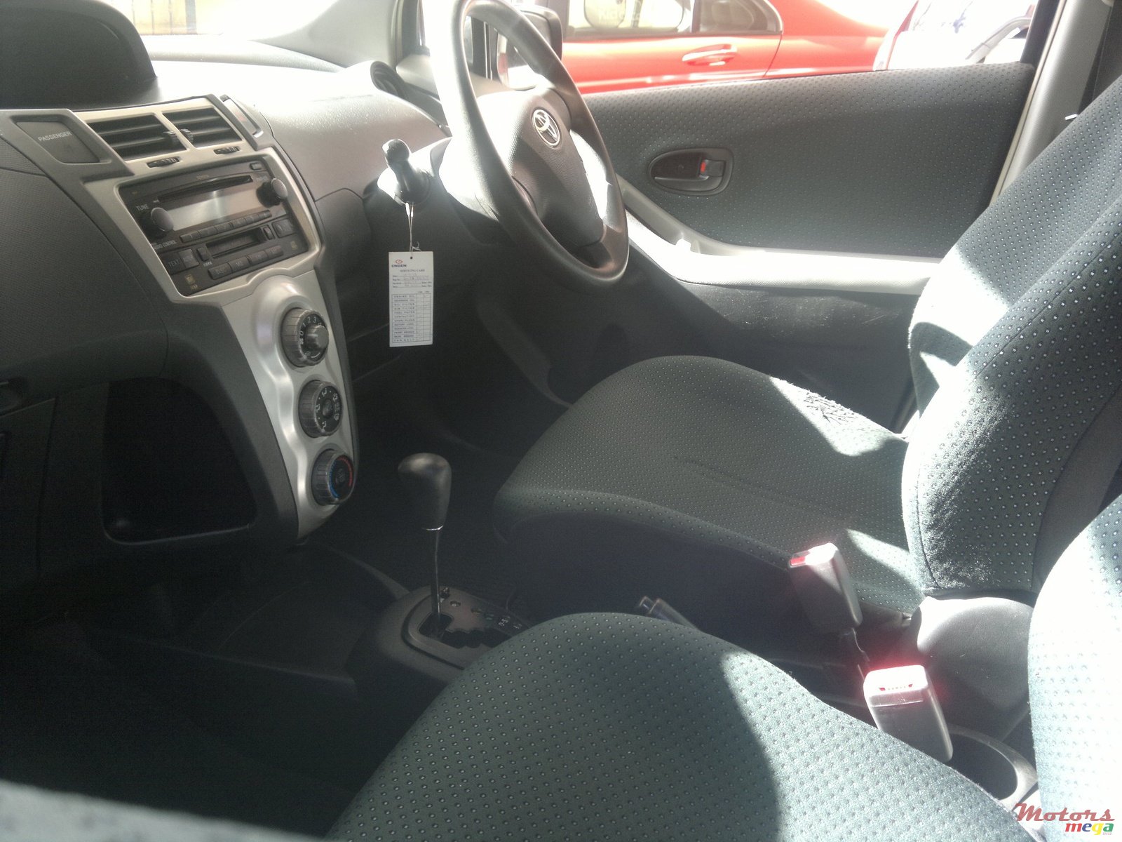 2007' Toyota Vitz photo #3