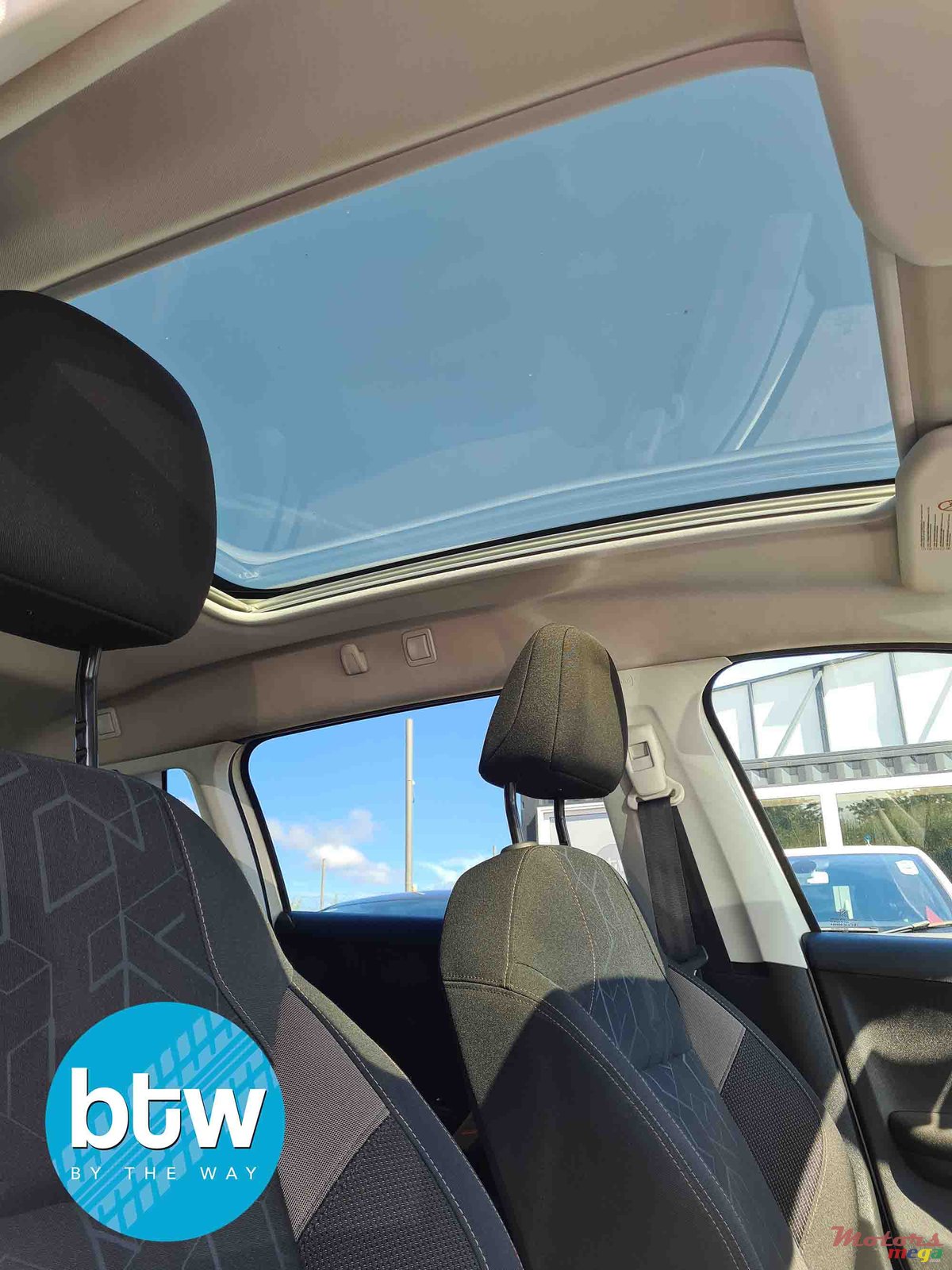 2014' Peugeot 2008 photo #7