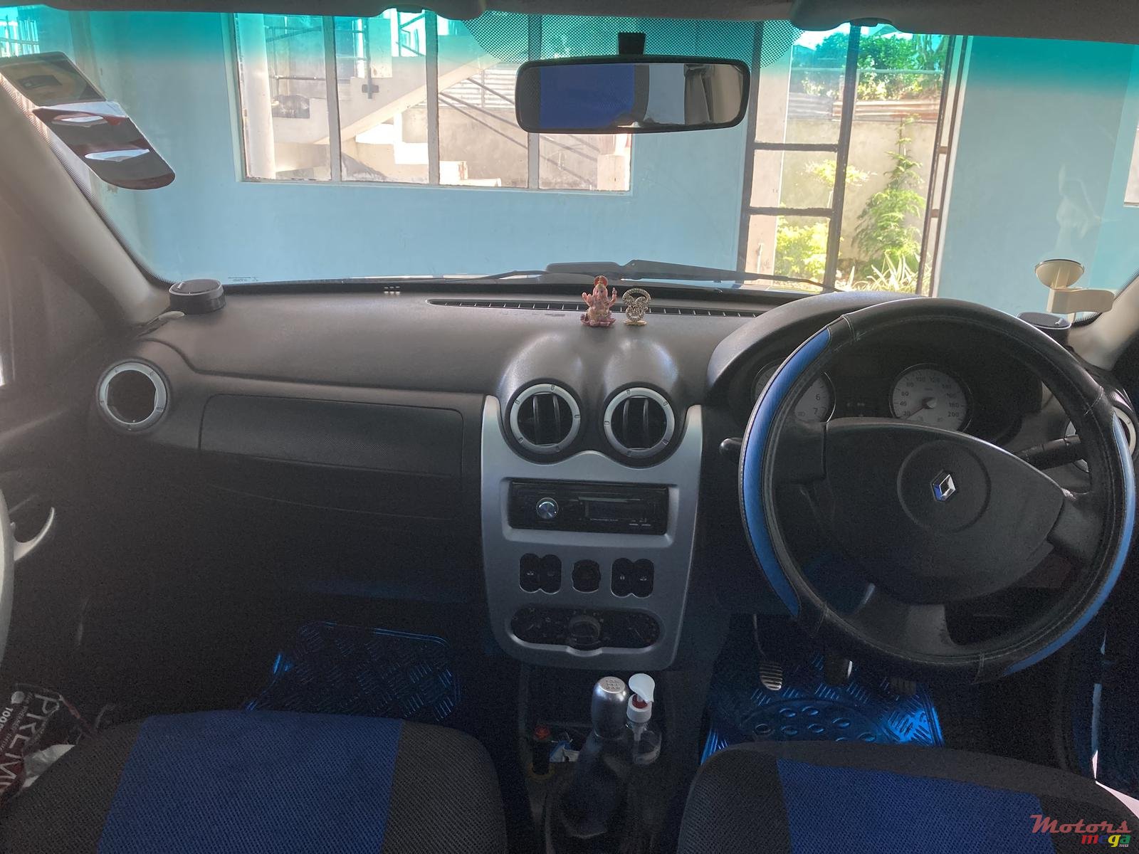 2010' Renault Sandero photo #7