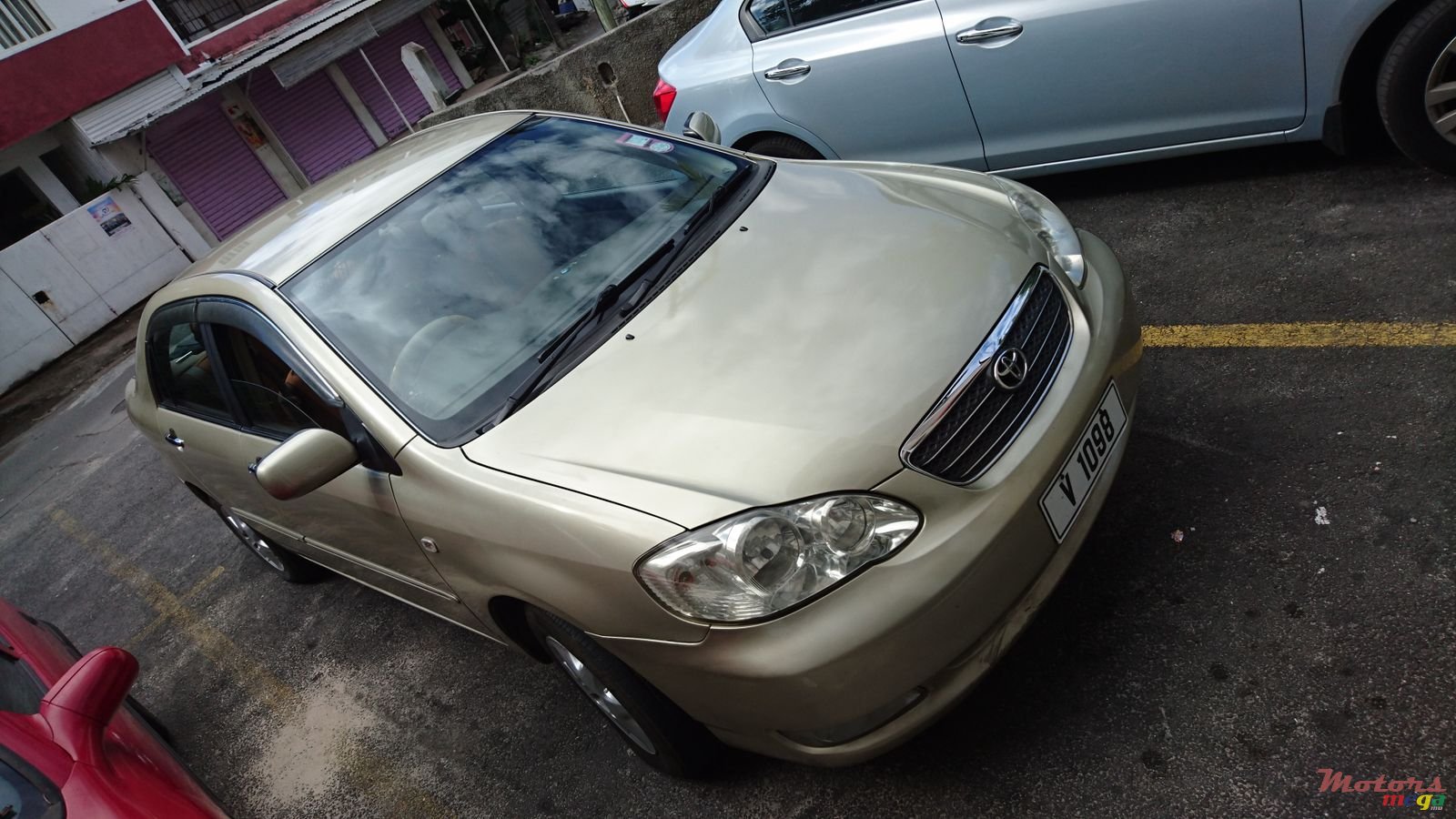 2004' Toyota Corolla Saloon photo #1