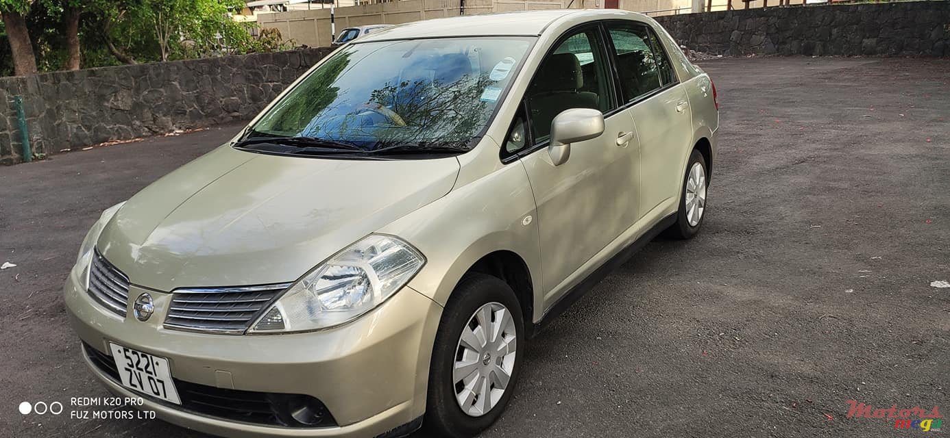 2007' Nissan Tiida LUX photo #2