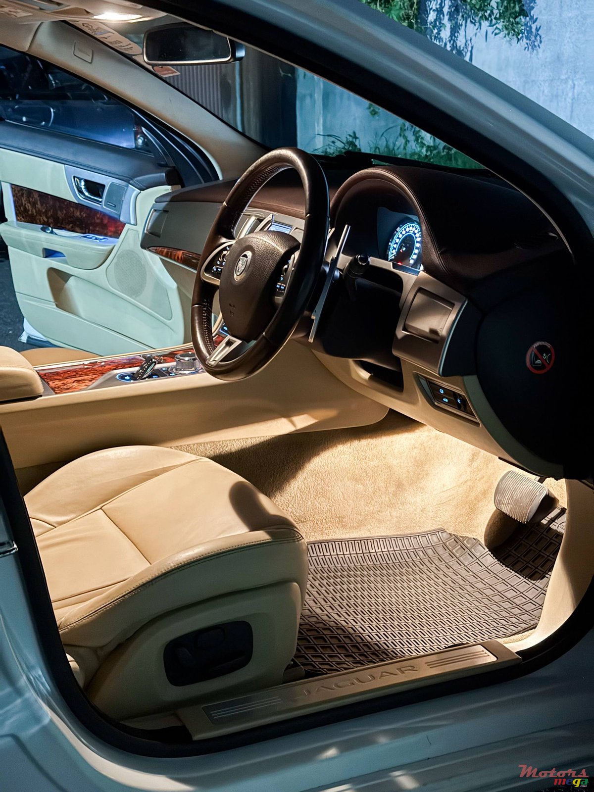 2016' Jaguar XF photo #6