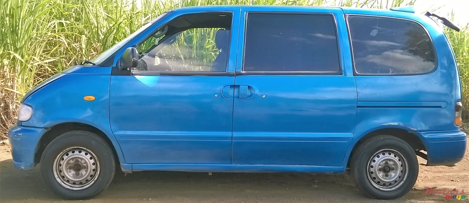 1995' Nissan Serena photo #2