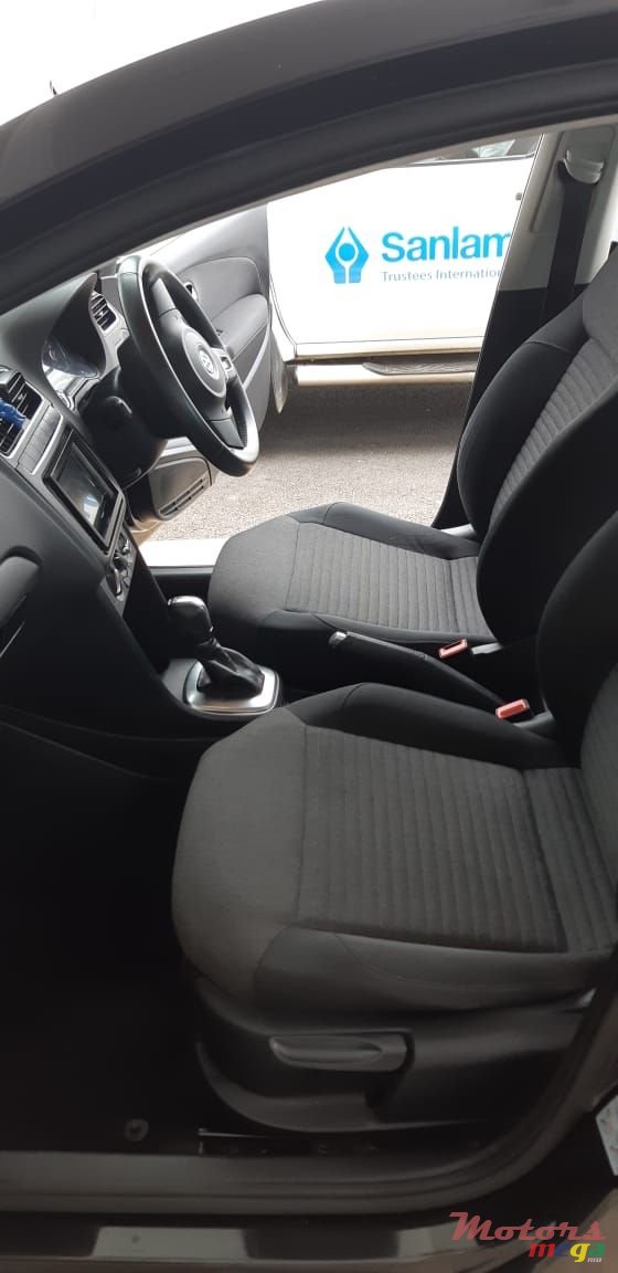 2014' Volkswagen Polo photo #5