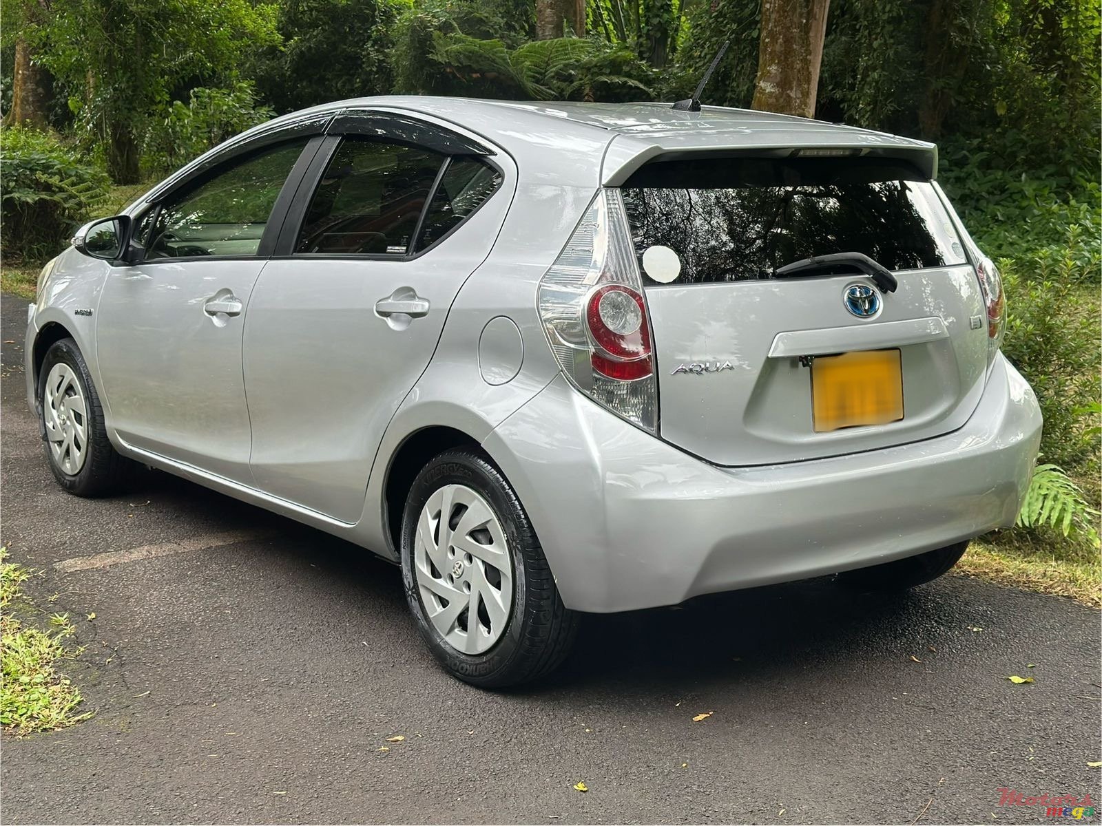 2013' Toyota Aqua photo #3