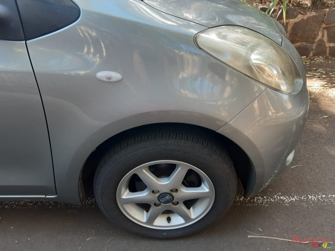 2007' Toyota Yaris photo #1