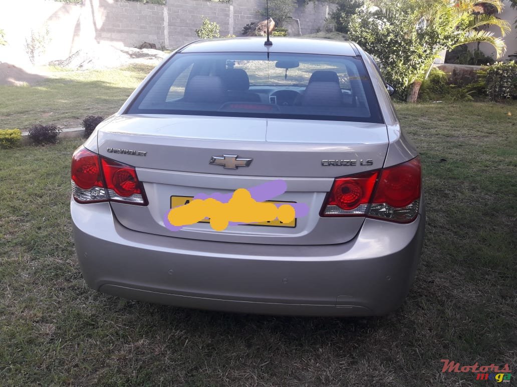 2011' Chevrolet Cruze photo #4