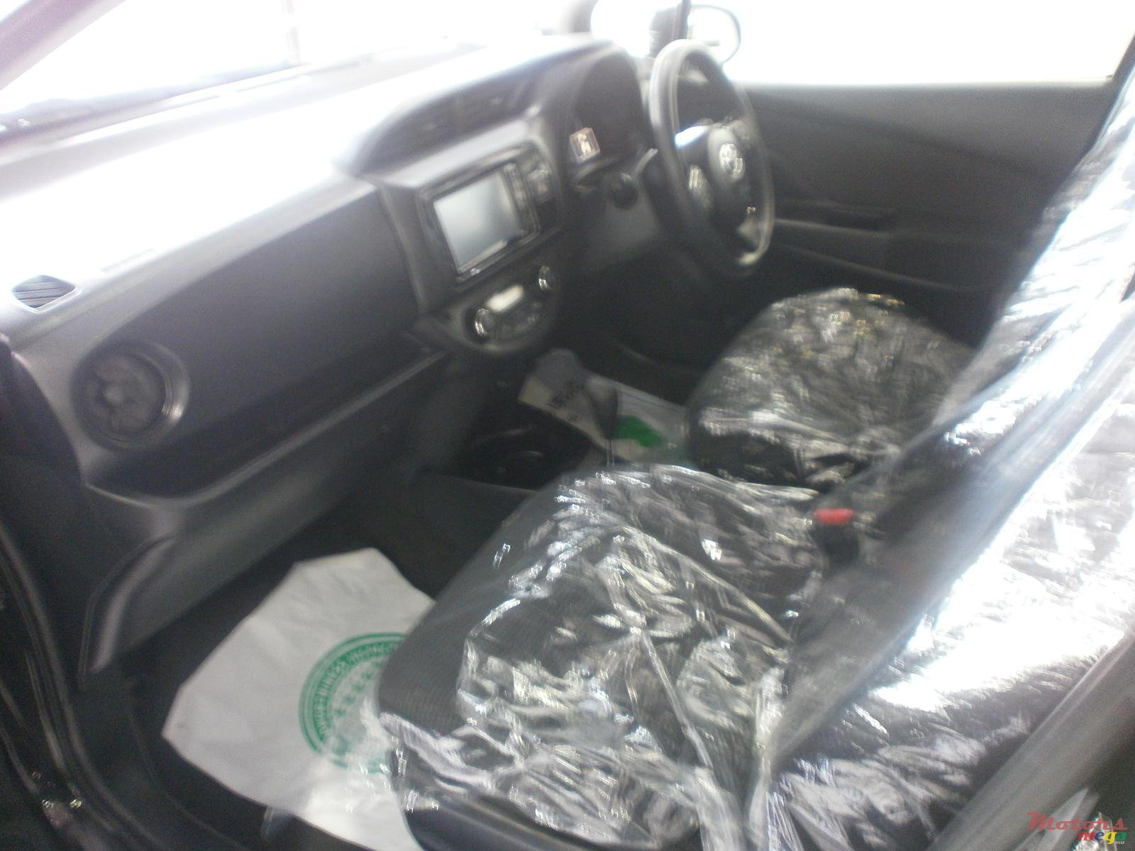 2017' Toyota Vitz Hybrid photo #4