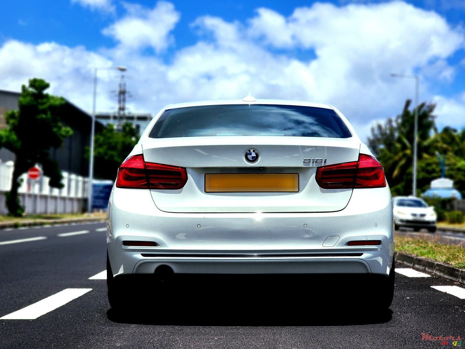 2016' BMW 318 Sport Package photo #2