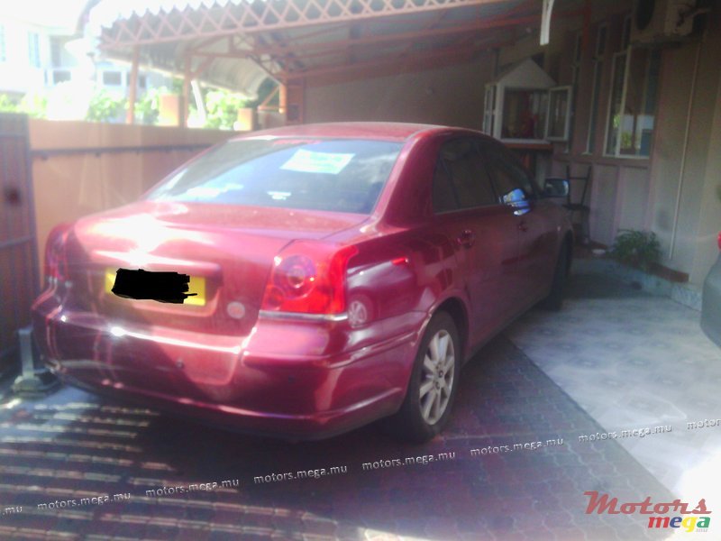 2004' Toyota Avensis photo #3