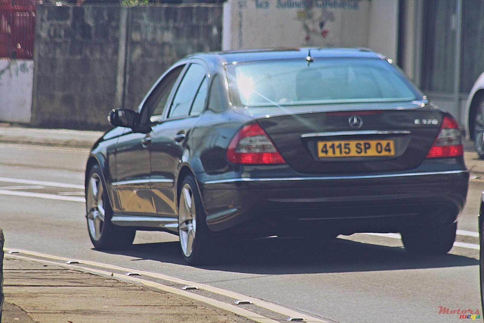 2004' Mercedes-Benz E-Class E320 photo #7