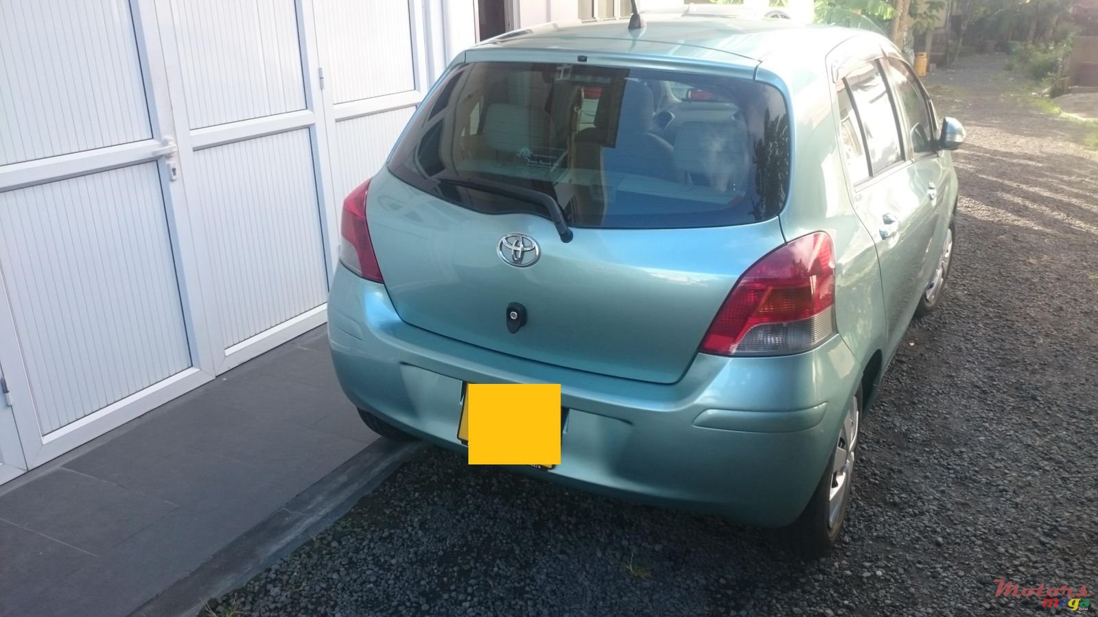 2009' Toyota Vitz photo #2