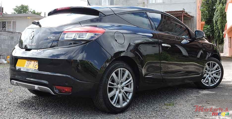 2012' Renault Megane photo #2