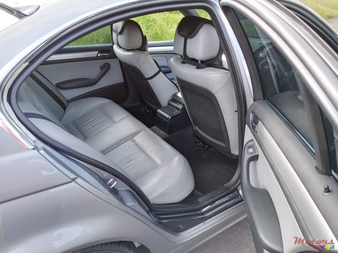 2004' BMW 3 Series E46 2000-2005 photo #2