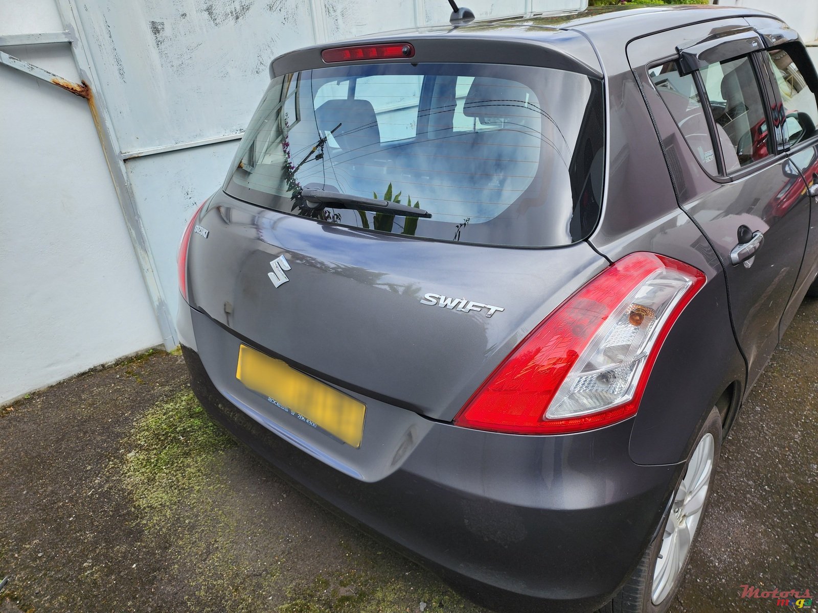 2015' Suzuki Swift photo #2