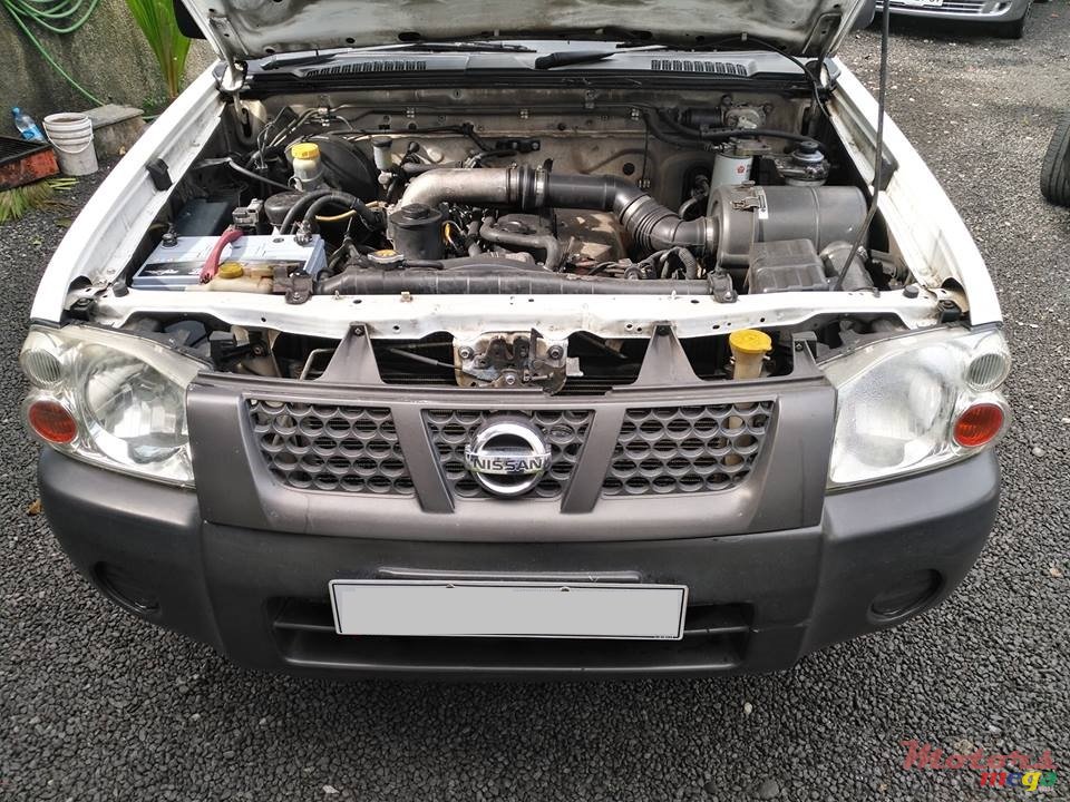 2013' Nissan NP300 photo #6