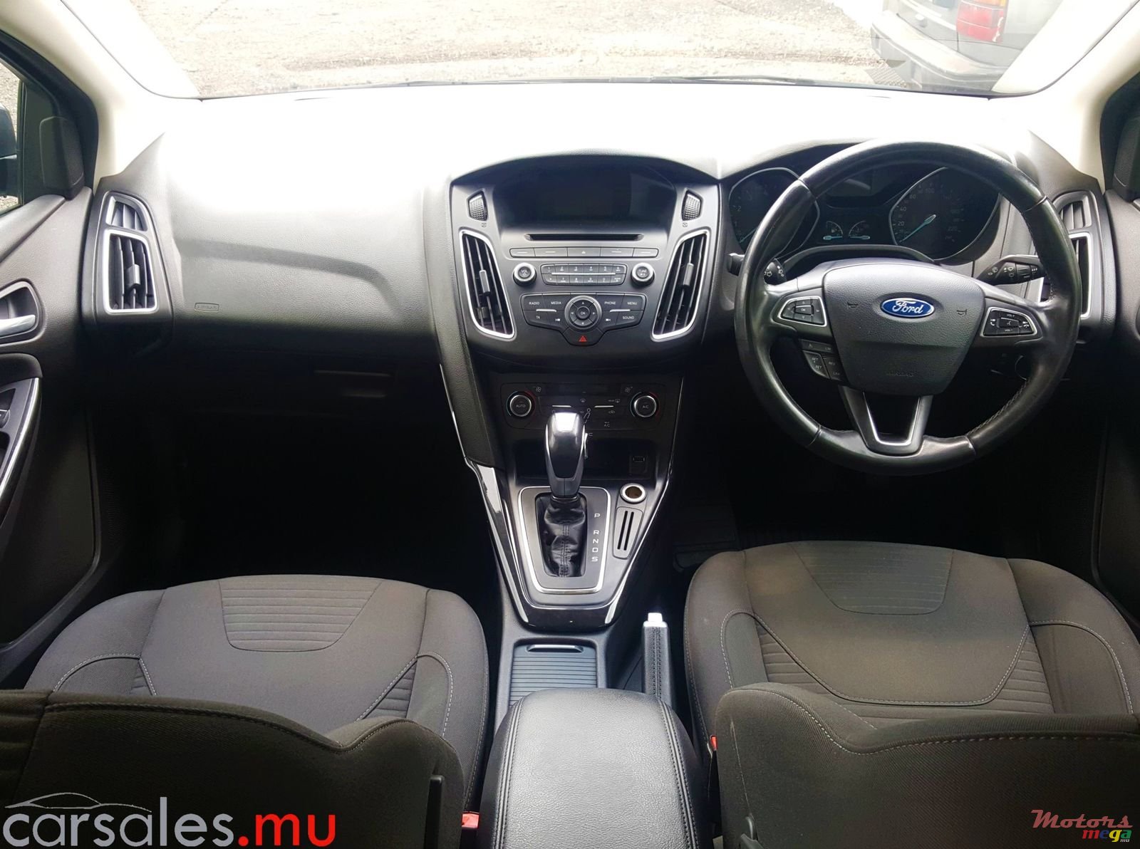 2015' Ford Focus 1.6 Sedan Titanium photo #6