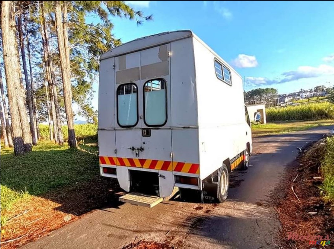 2000' Toyota Dyna photo #3