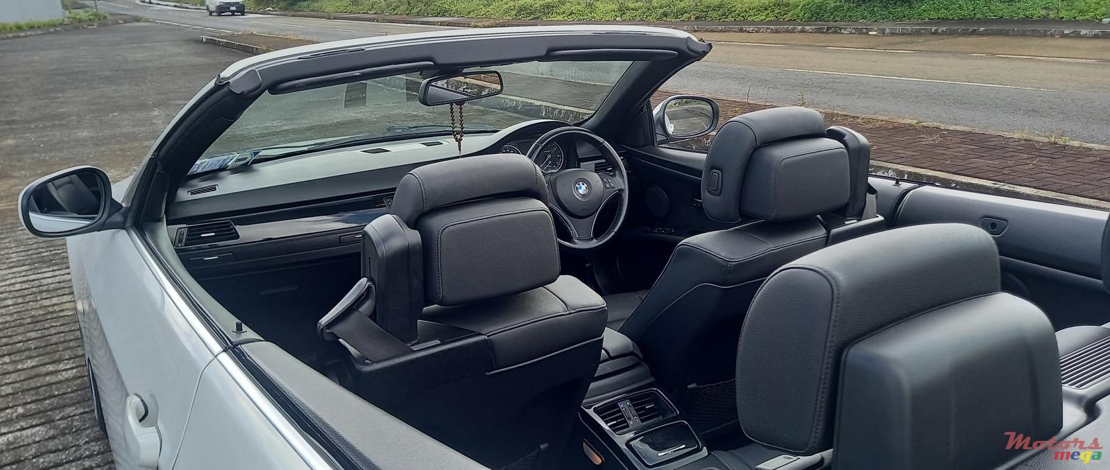 2011' BMW 3 Series Convertible E93 photo #7