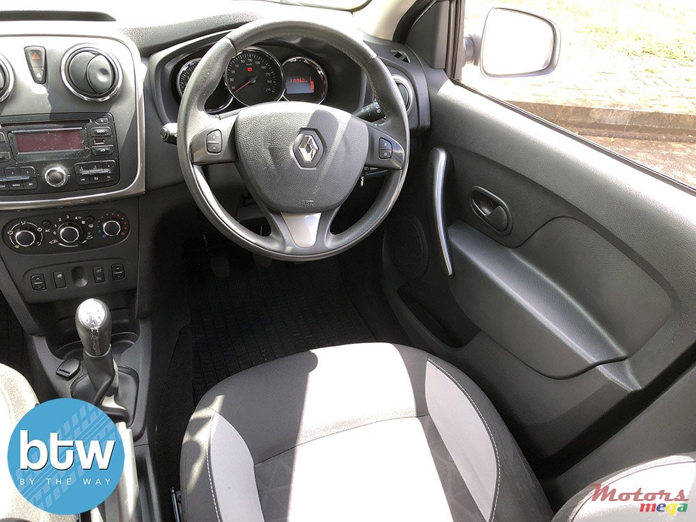 2015' Renault Sandero photo #4