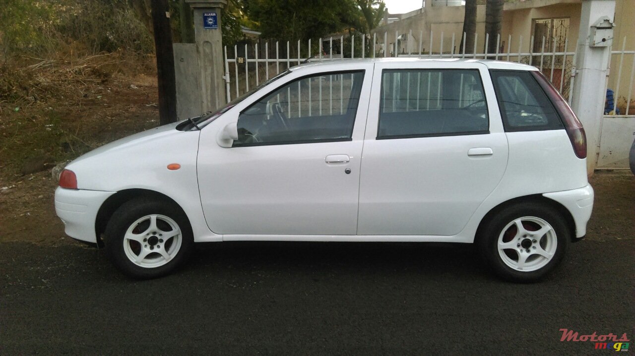 1998' Fiat Punto photo #1
