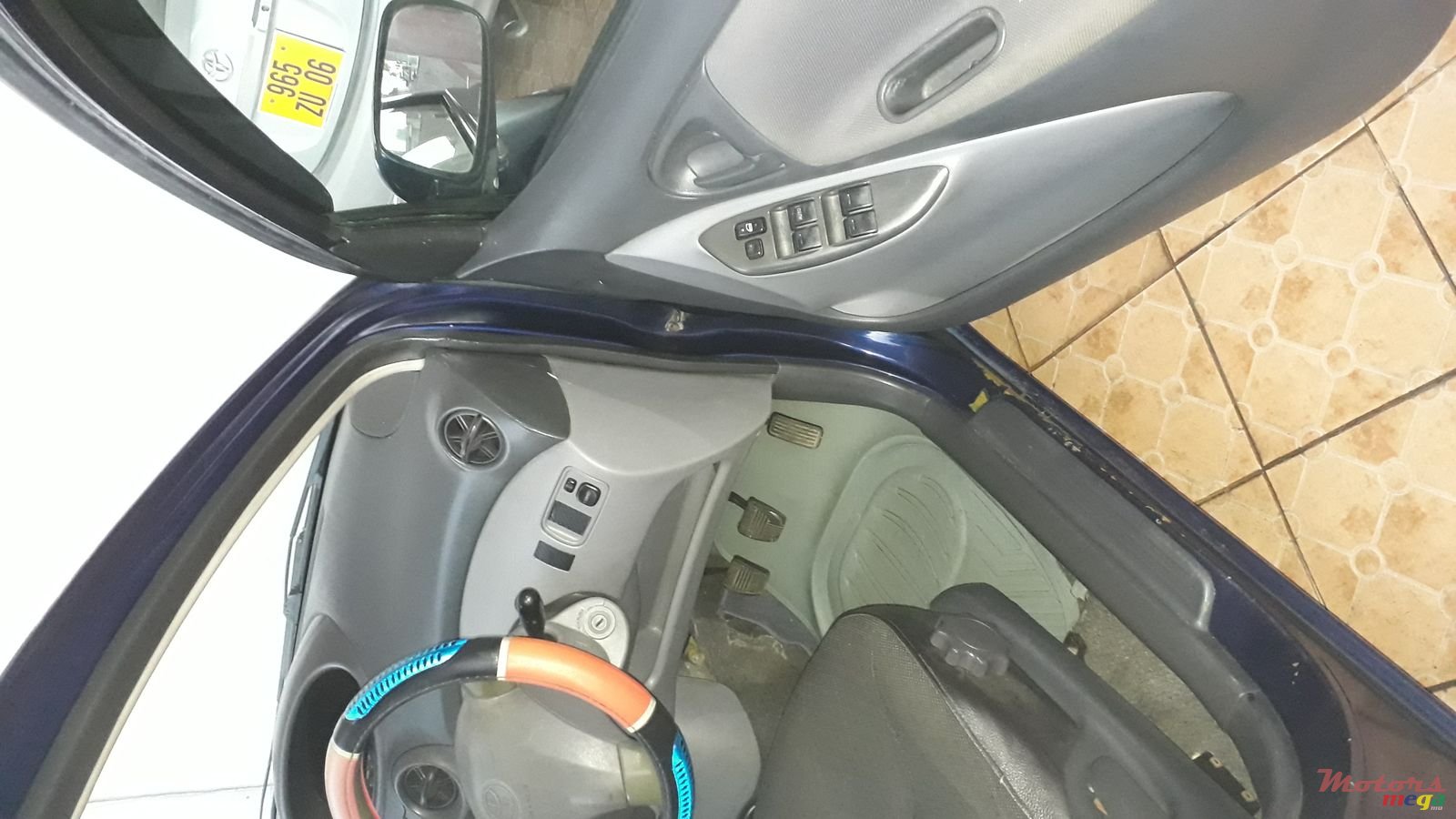 2000' Toyota Vitz photo #4