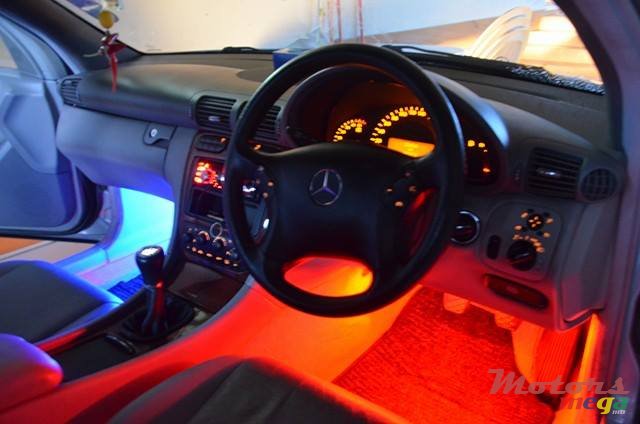 2003' Mercedes-Benz 220 photo #2