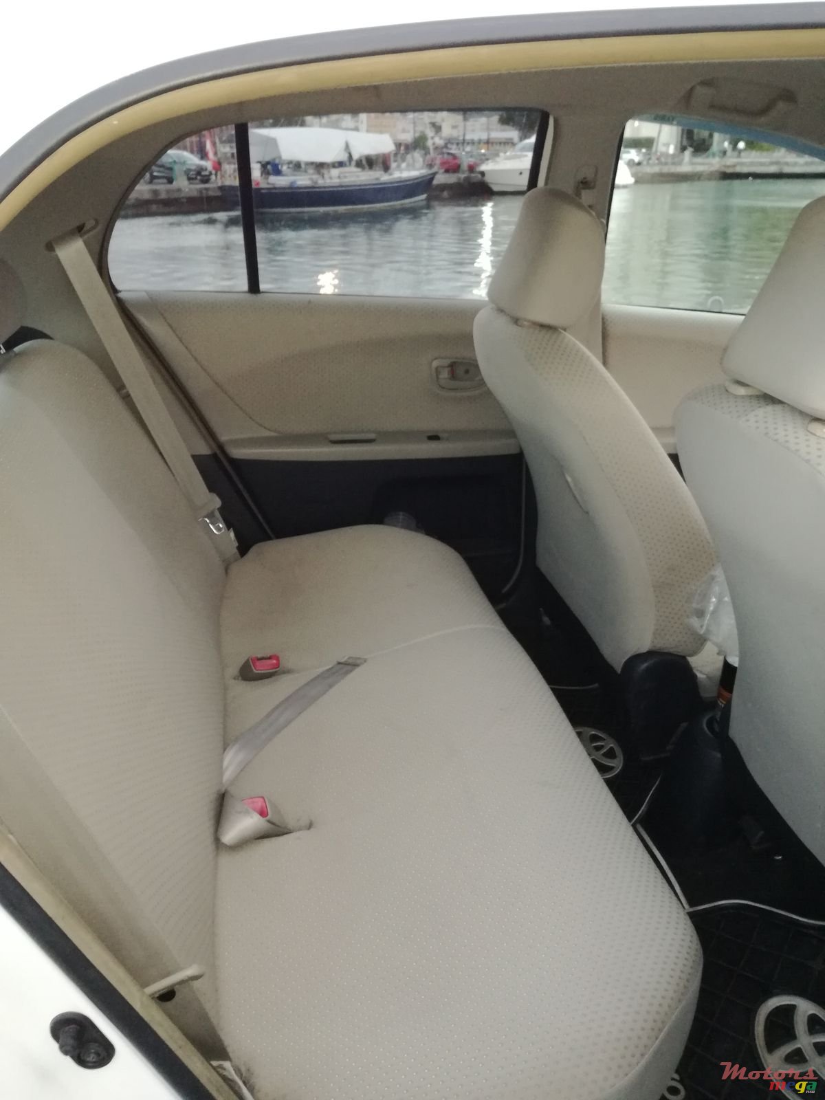 2006' Toyota Vitz photo #5