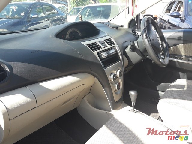 2007' Toyota Belta photo #7