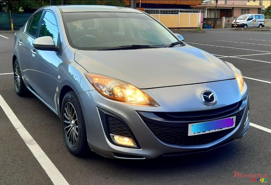 2011' Mazda 3 photo #2