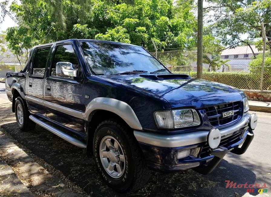 2003' Isuzu Rodeo photo #1