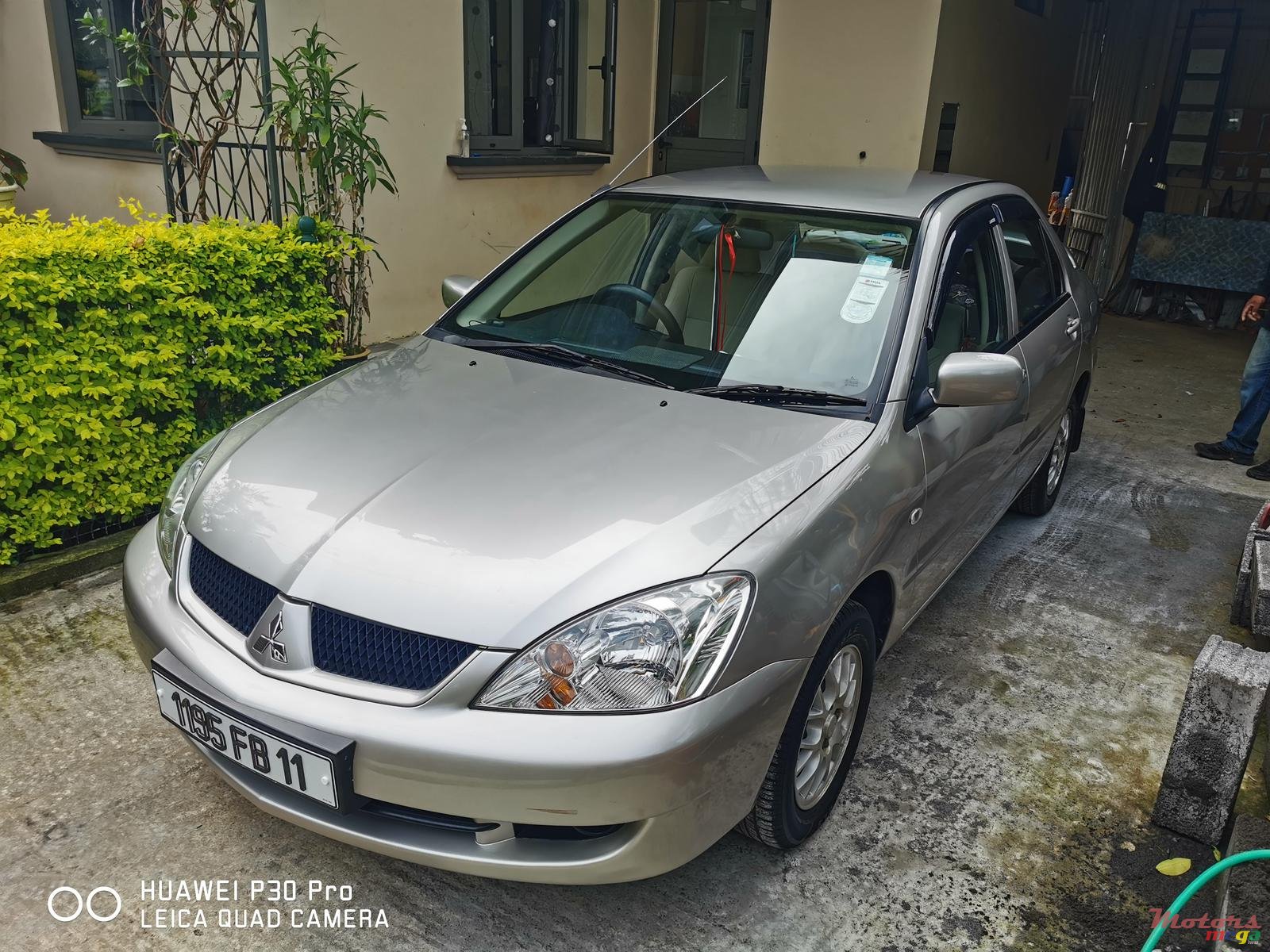 2011' Mitsubishi Lancer GLX photo #3