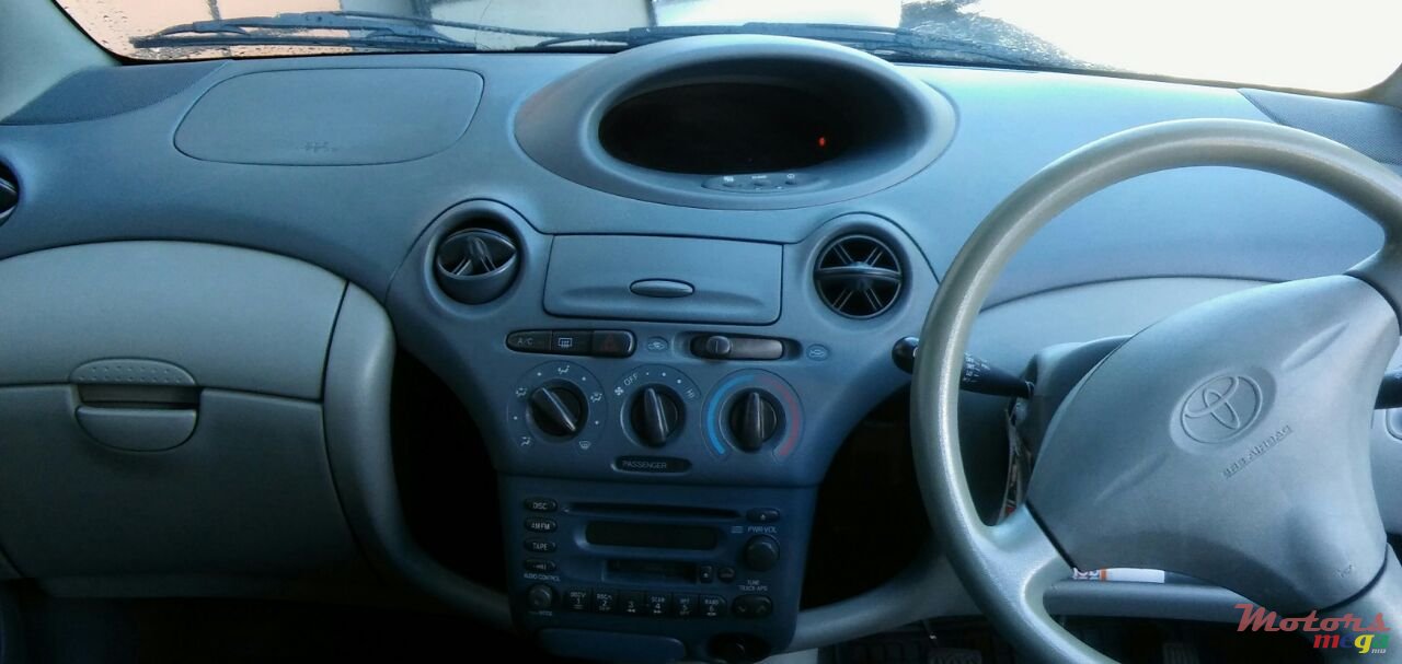 2000' Toyota Vitz photo #4