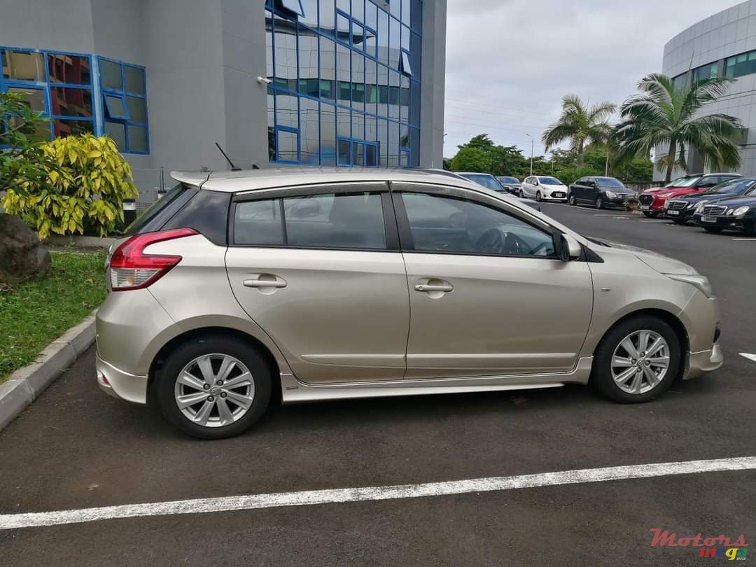 2016' Toyota Yaris photo #4