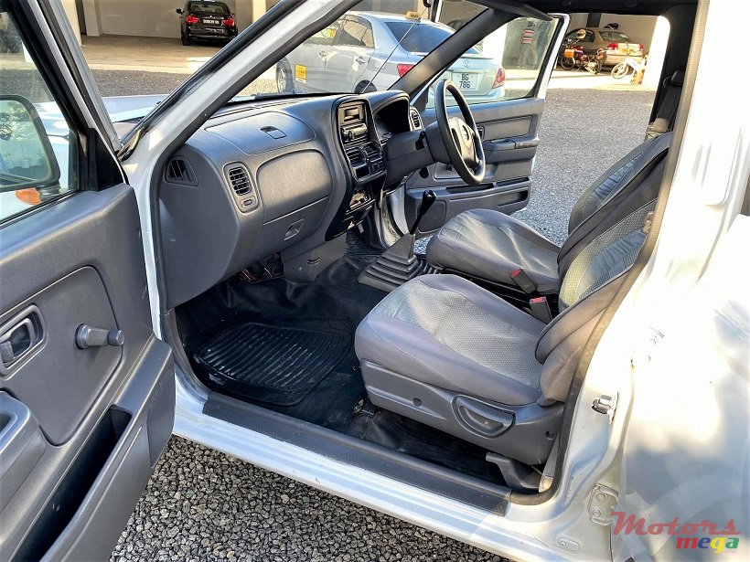 2008' Nissan Navara 2X4 2.7L JAPAN photo #6