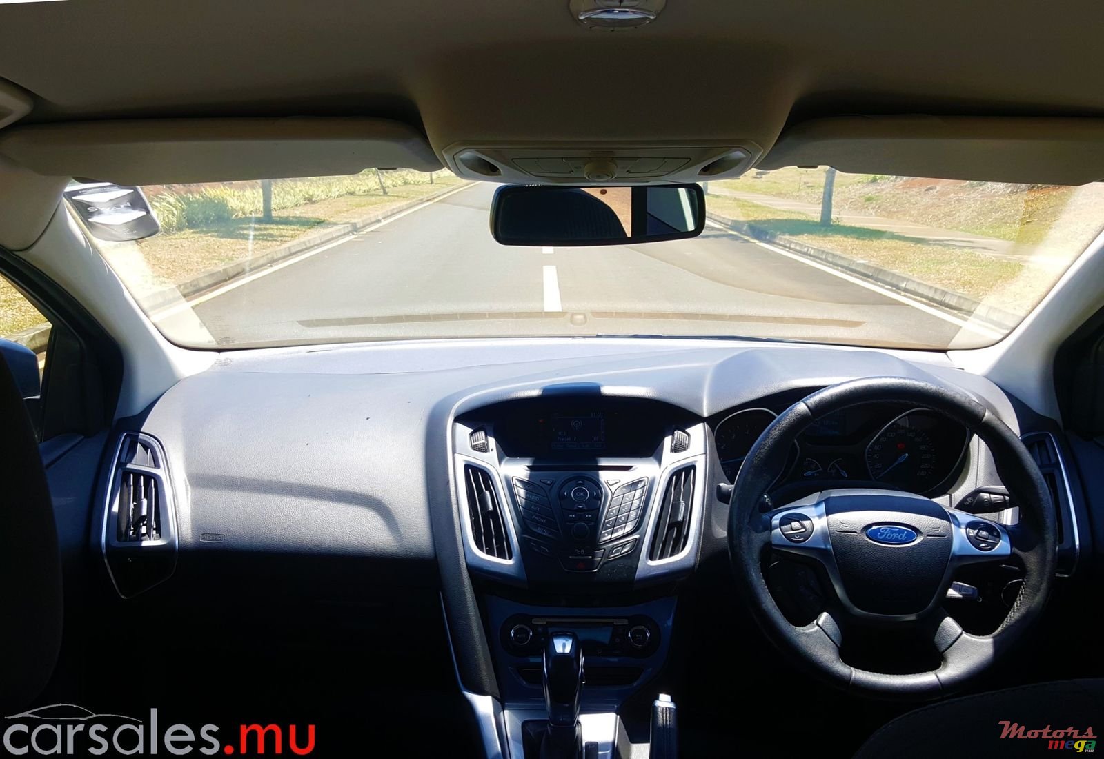 2014' Ford Focus 1.6 Sedan Titanium photo #6