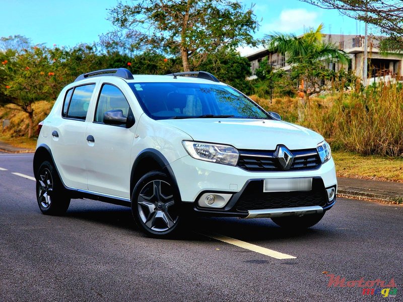 2018' Renault Sandero StepWay Automatic photo #2