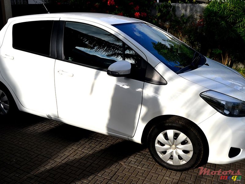 2012' Toyota Vitz photo #2