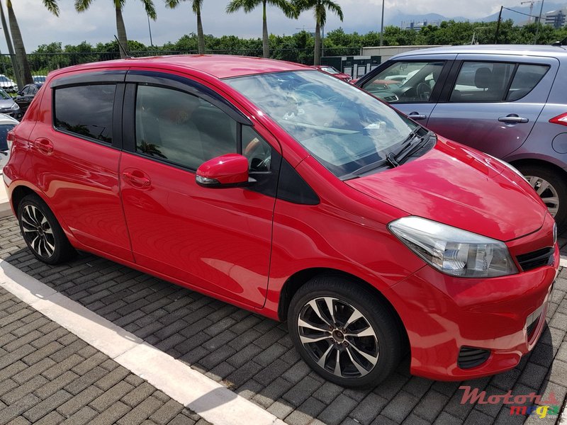 2011' Toyota Vitz photo #2