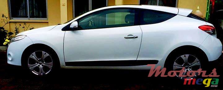 2009' Renault Megane photo #1