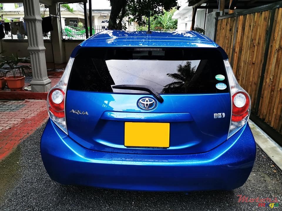 2013' Toyota Aqua photo #3