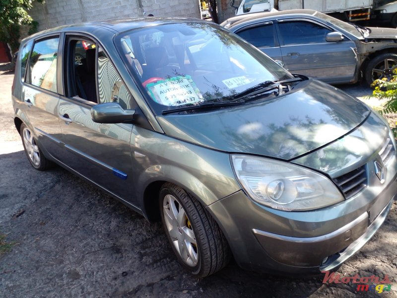 2005' Renault Scenic photo #2