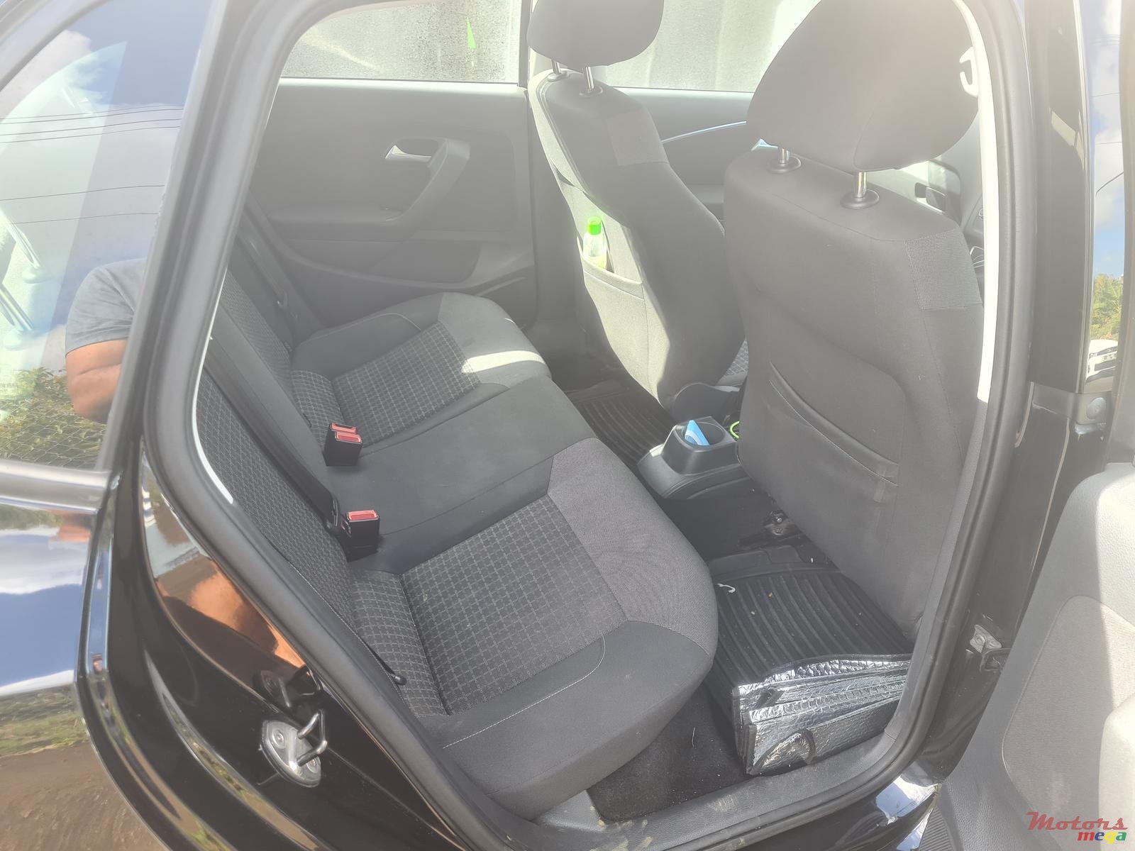 2015' Volkswagen Polo photo #6